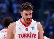 CBA常规赛半决赛爆出冷门！密尔沃基雄鹿绝杀AC米兰，争冠形势突变的简单介绍